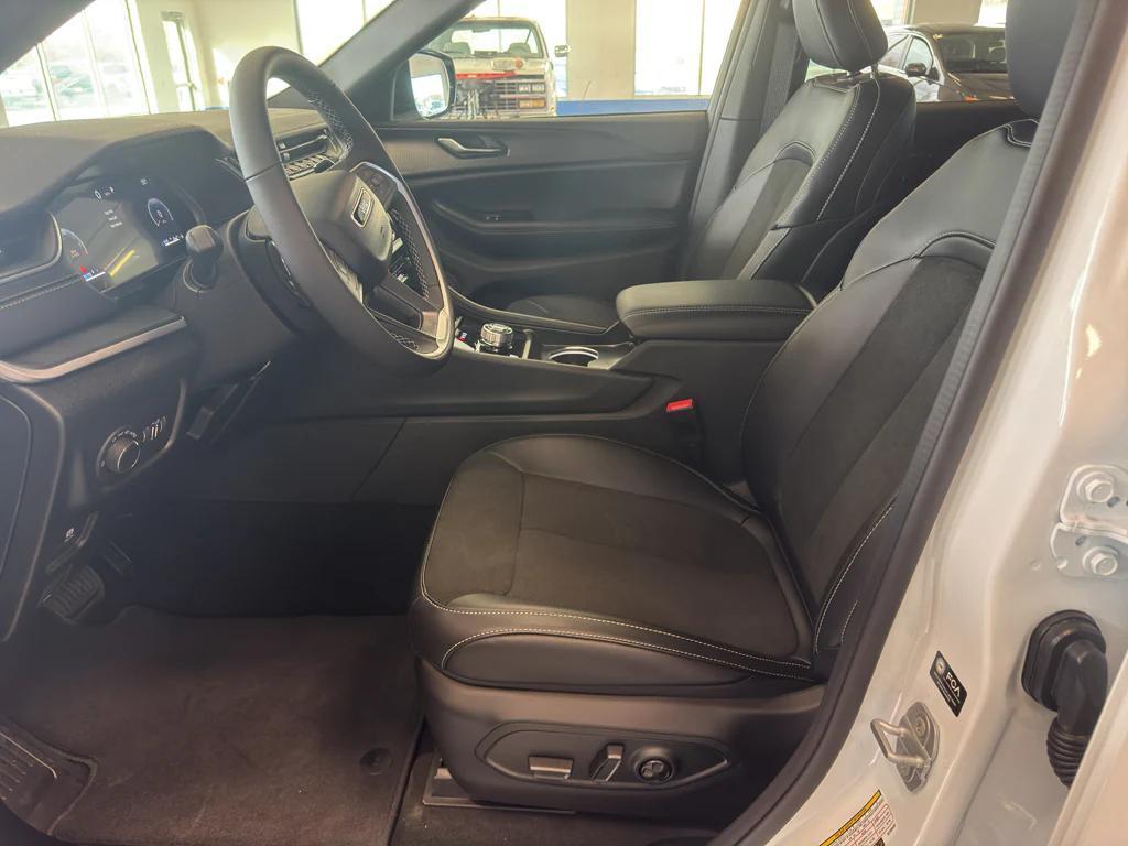 new 2025 Jeep Grand Cherokee car, priced at $48,775