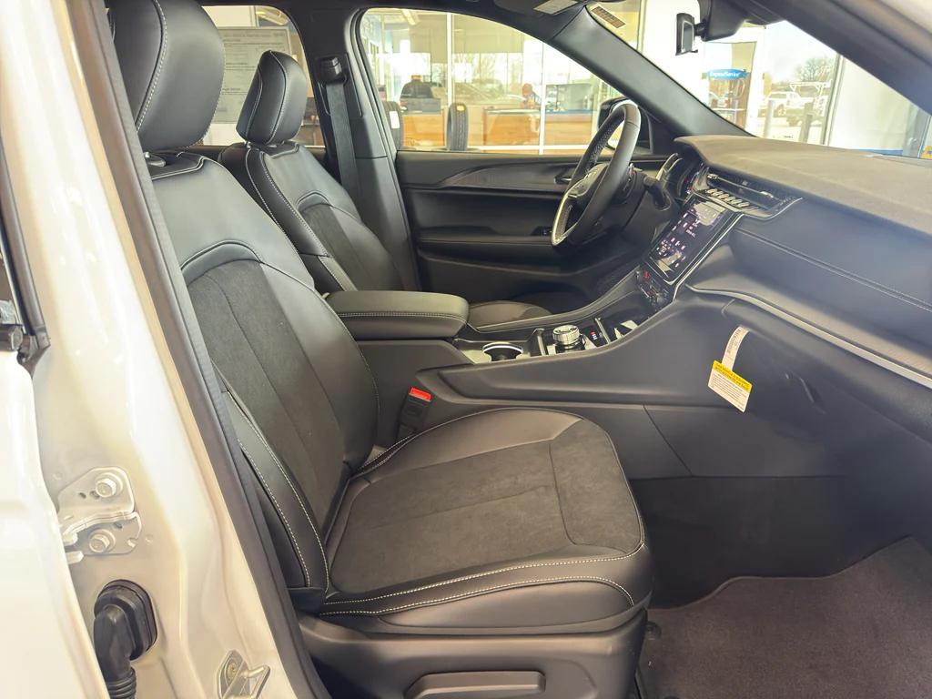 new 2025 Jeep Grand Cherokee car, priced at $48,775