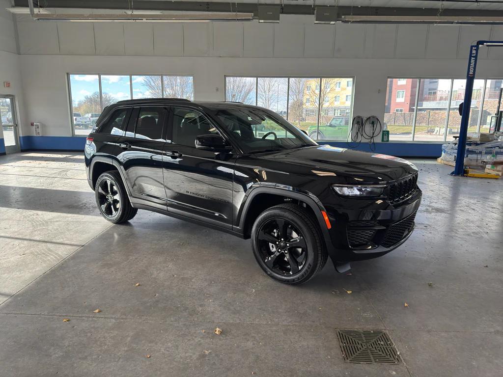 new 2025 Jeep Grand Cherokee car, priced at $49,370