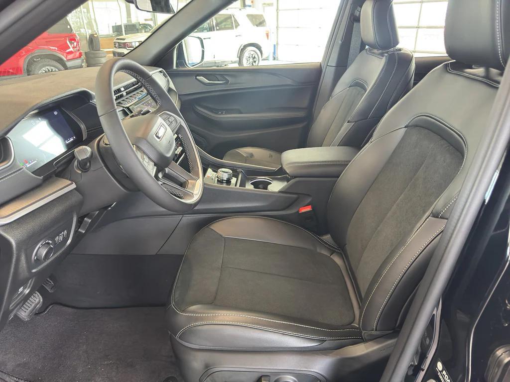 new 2025 Jeep Grand Cherokee car, priced at $49,370