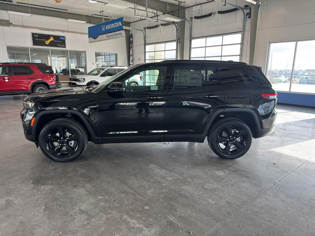 new 2025 Jeep Grand Cherokee car, priced at $49,370