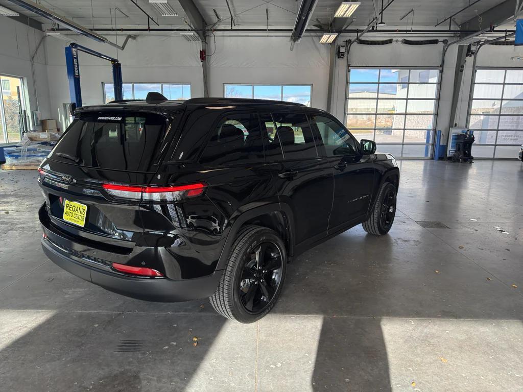 new 2025 Jeep Grand Cherokee car, priced at $49,370