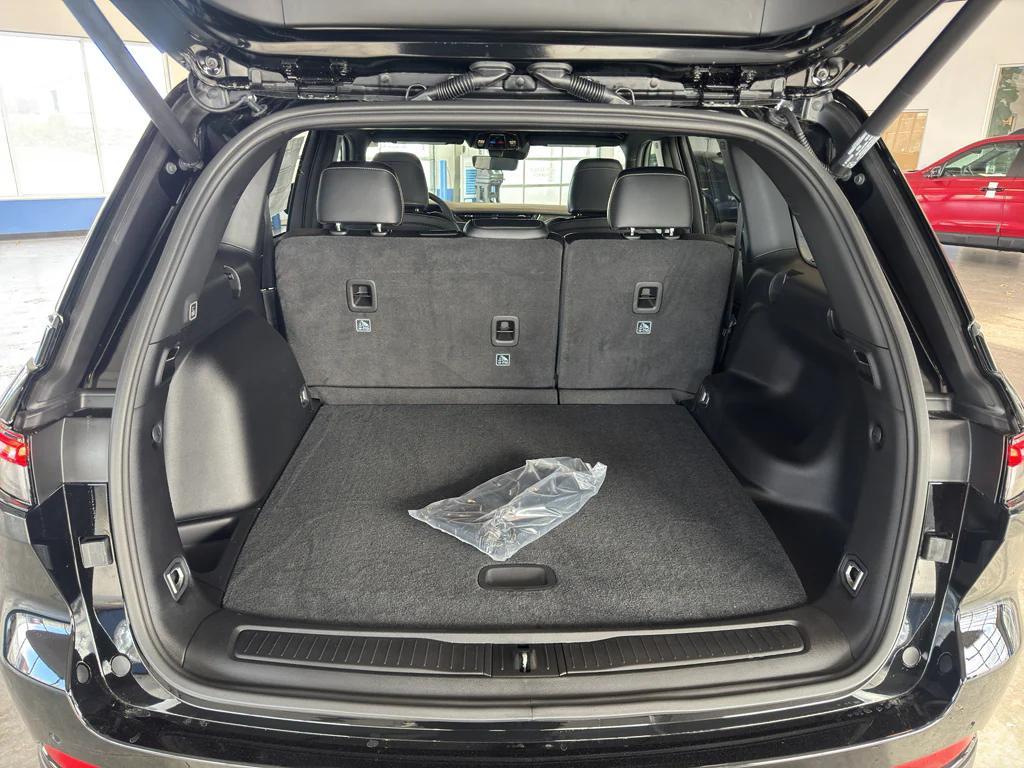 new 2025 Jeep Grand Cherokee car, priced at $49,370