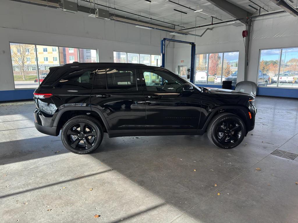 new 2025 Jeep Grand Cherokee car, priced at $49,370