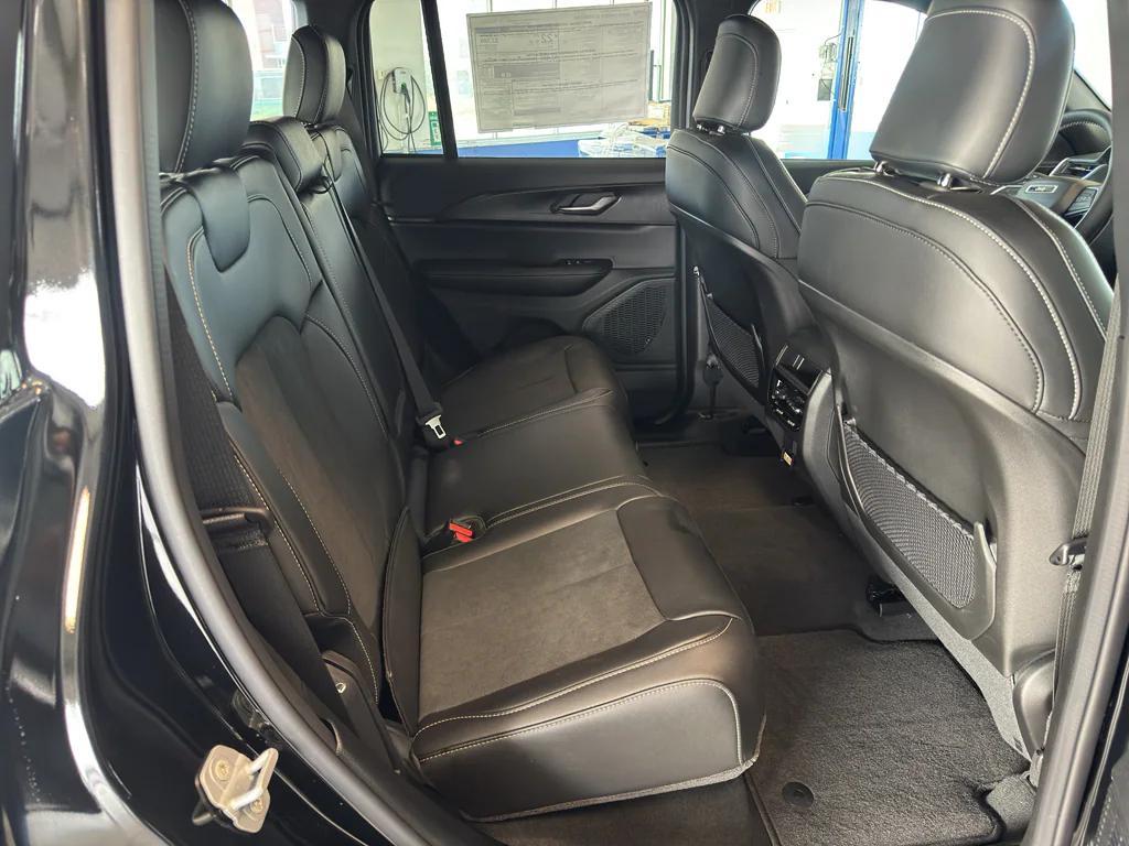 new 2025 Jeep Grand Cherokee car, priced at $49,370