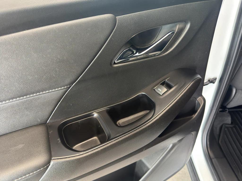 used 2023 Chevrolet Traverse car, priced at $35,600