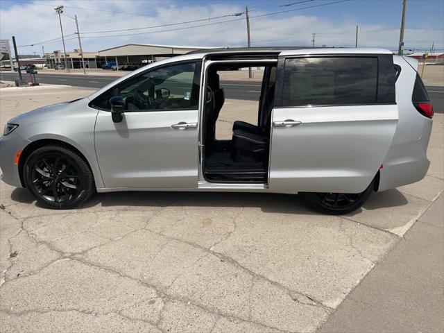 new 2024 Chrysler Pacifica car