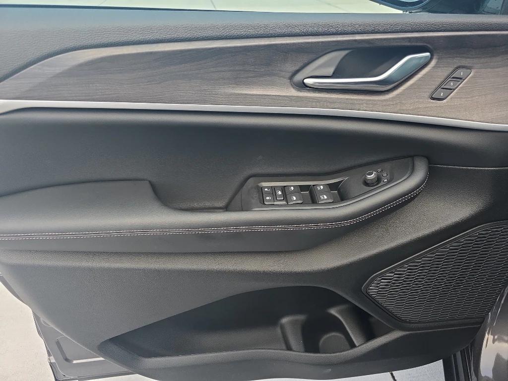 new 2025 Jeep Grand Cherokee L car