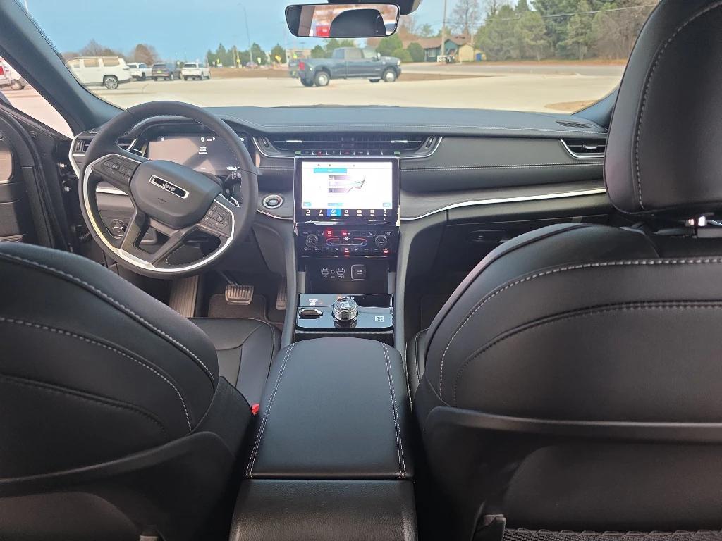 new 2025 Jeep Grand Cherokee L car