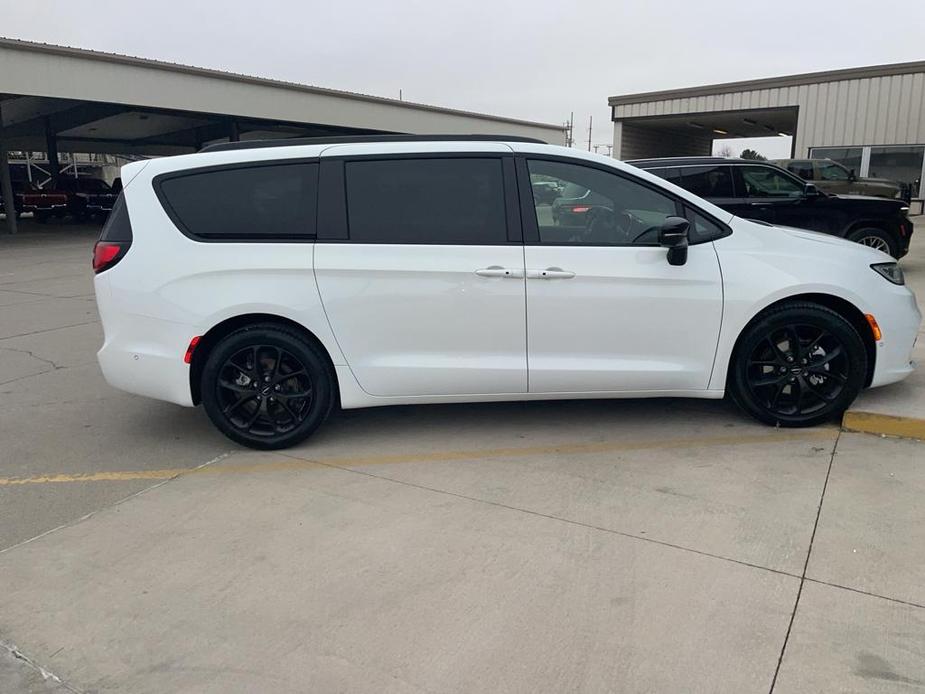 new 2024 Chrysler Pacifica car, priced at $51,165