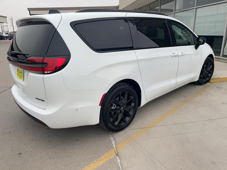 new 2024 Chrysler Pacifica car, priced at $51,165