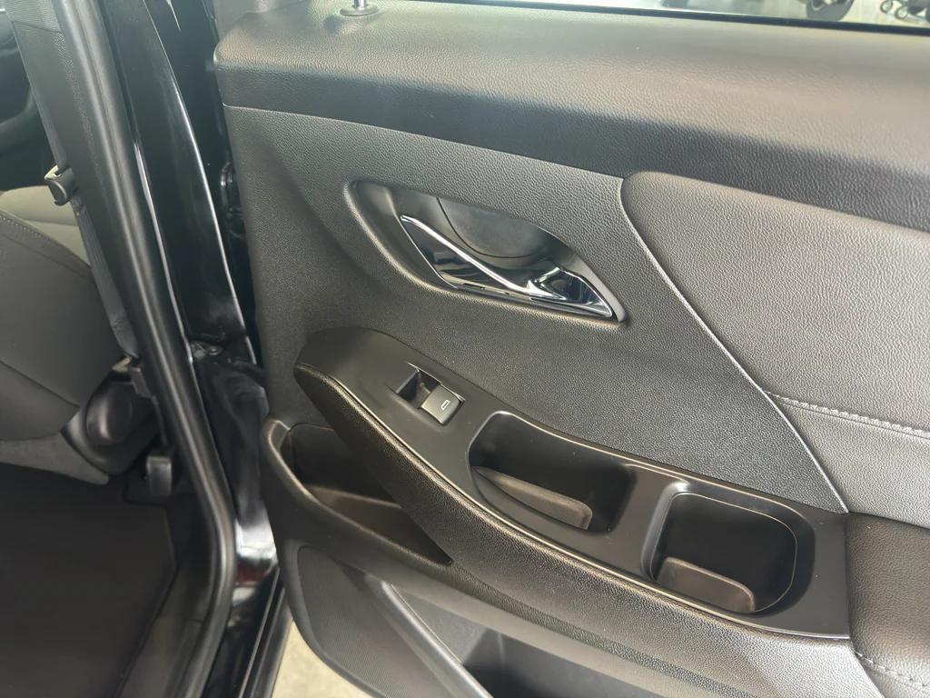 used 2023 Chevrolet Traverse car, priced at $35,400