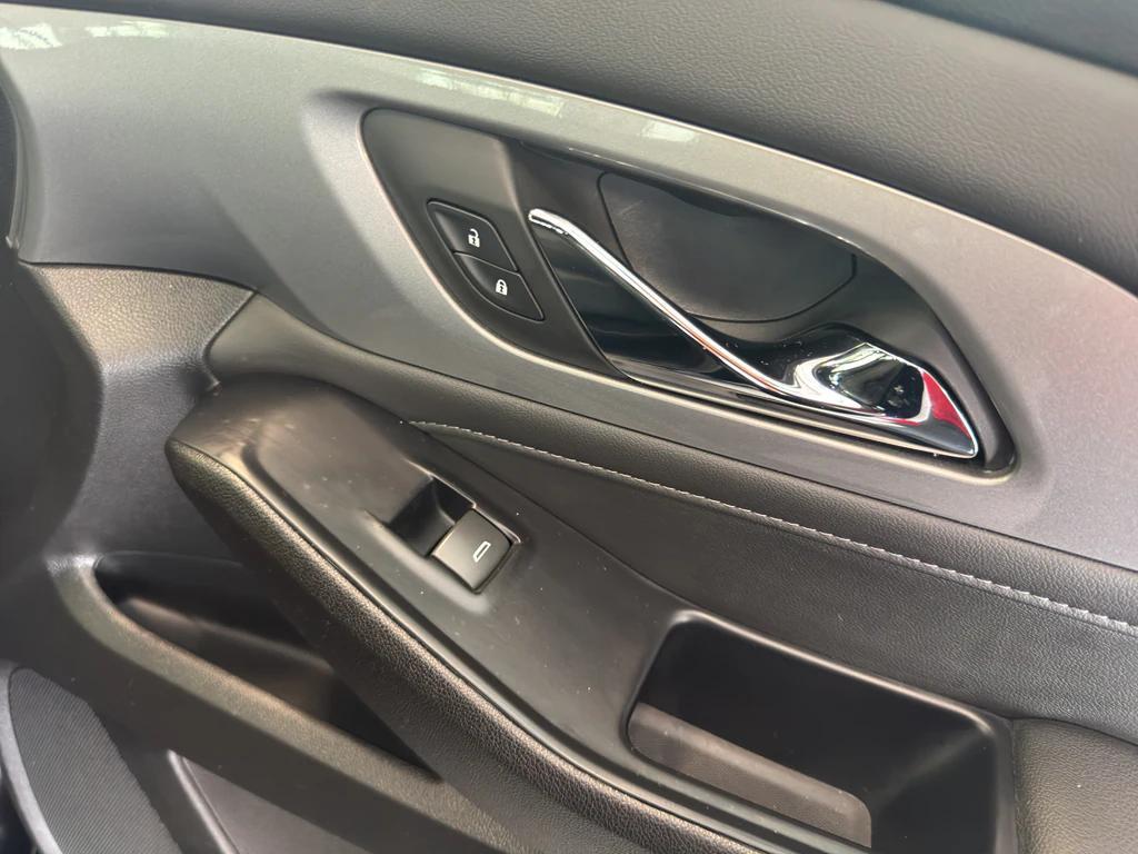 used 2023 Chevrolet Traverse car, priced at $35,400