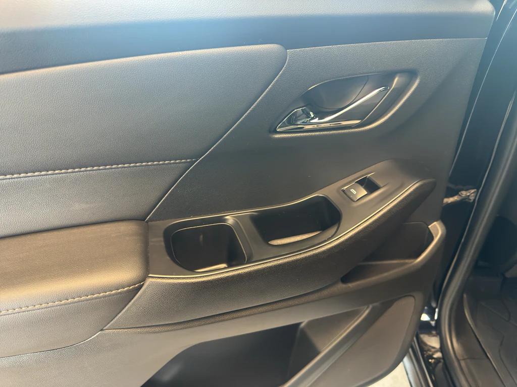 used 2023 Chevrolet Traverse car, priced at $36,995