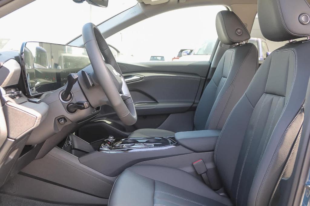 new 2025 Audi Q6 e-tron car, priced at $72,520