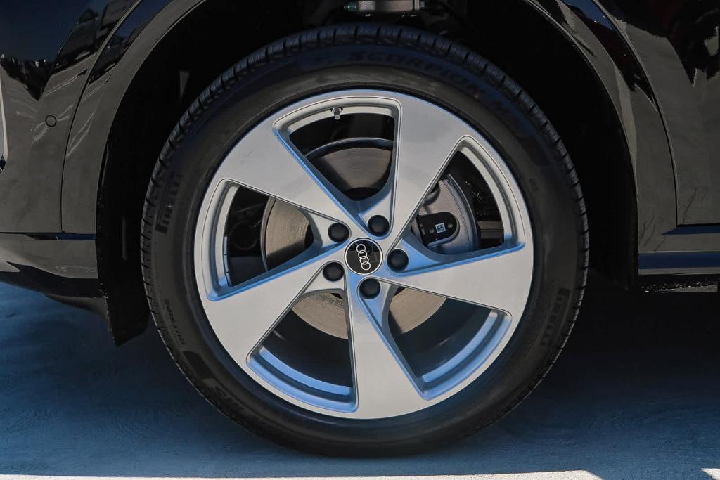 new 2025 Audi Q5 car, priced at $59,685