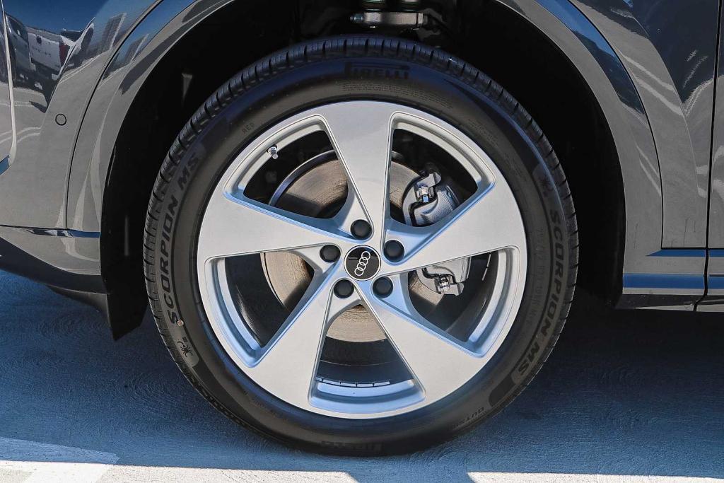 new 2025 Audi Q5 car, priced at $60,290