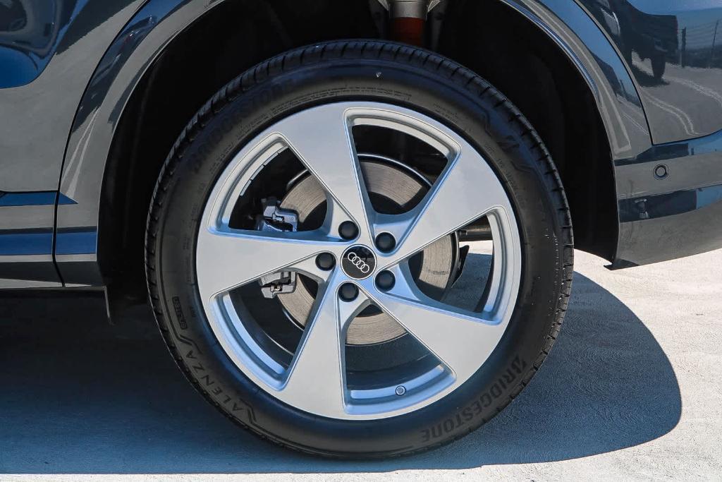new 2025 Audi Q5 car, priced at $59,685