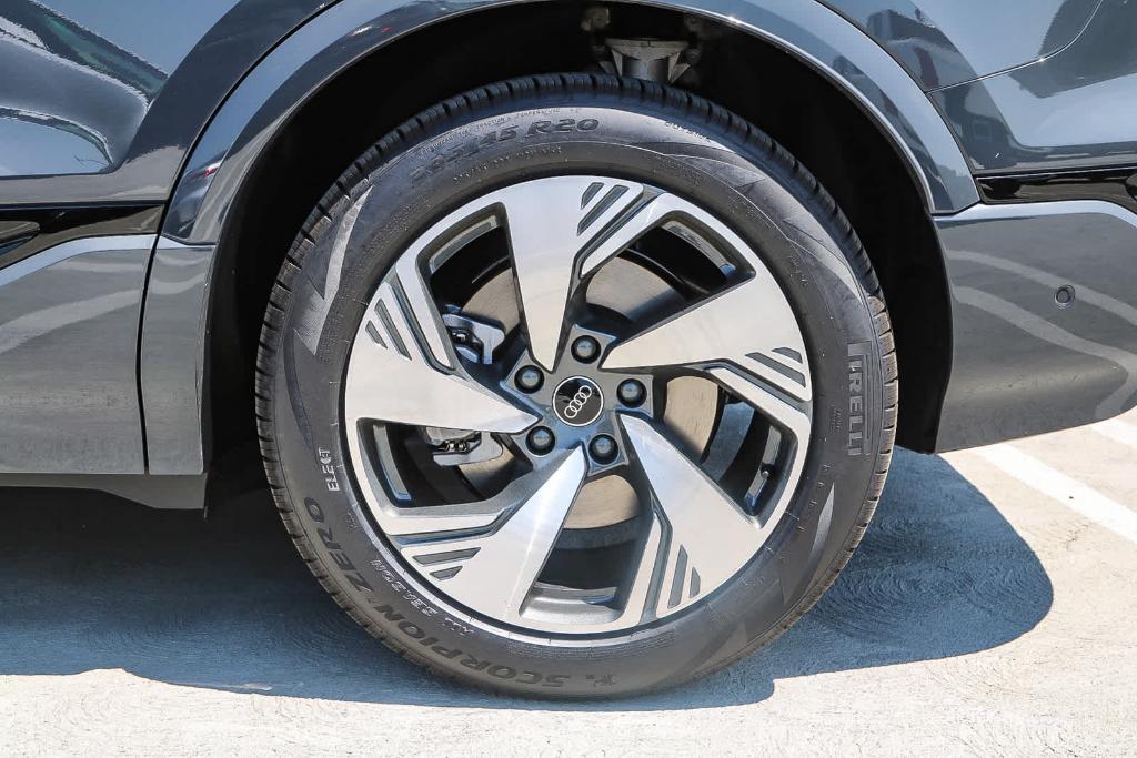 new 2025 Audi Q6 e-tron car, priced at $76,195