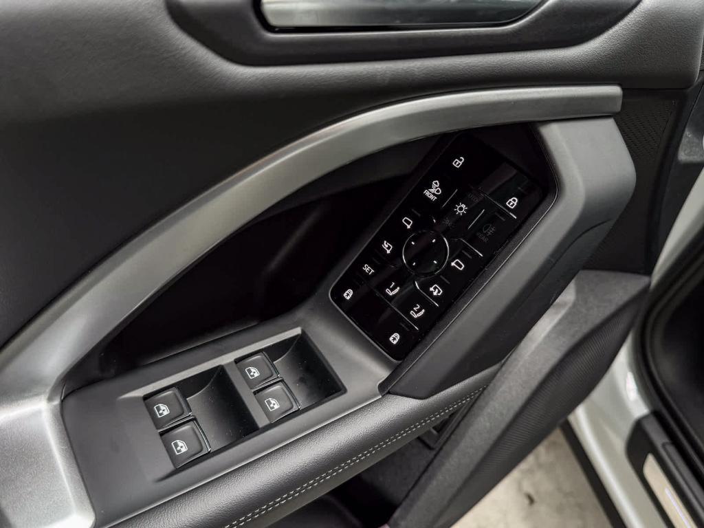 new 2025 Audi Q5 car, priced at $60,960