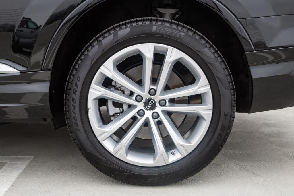 used 2025 Audi Q7 car, priced at $68,992