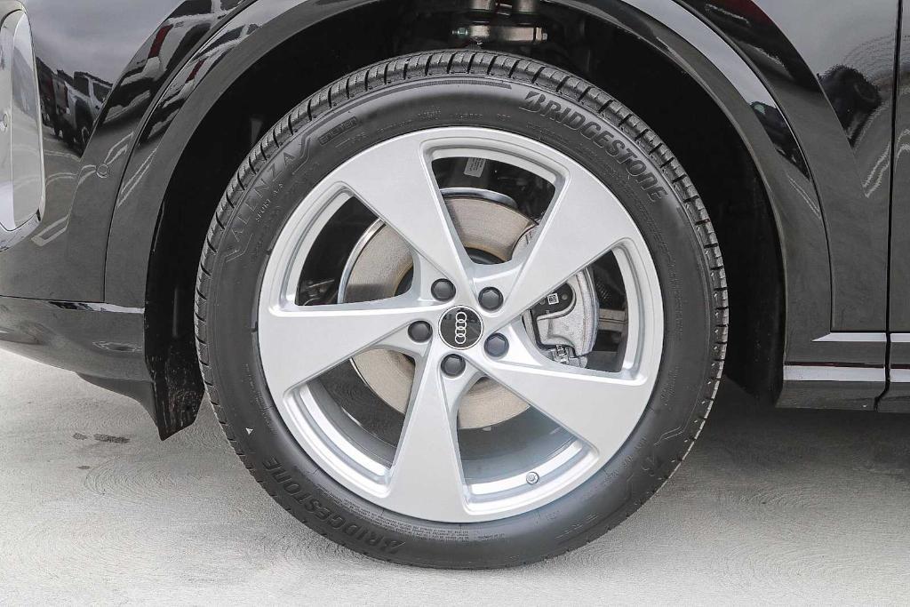 new 2025 Audi Q5 car, priced at $64,100