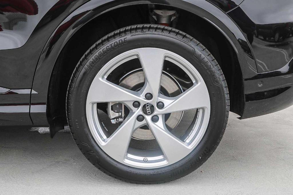 new 2025 Audi Q5 car, priced at $64,100