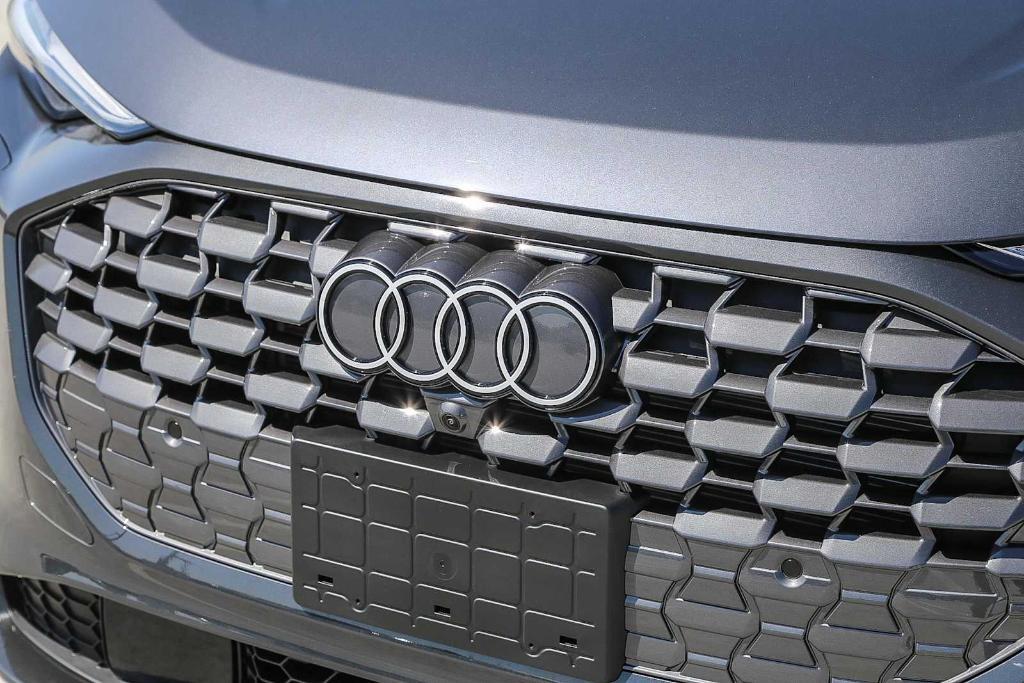new 2025 Audi Q5 car, priced at $60,290
