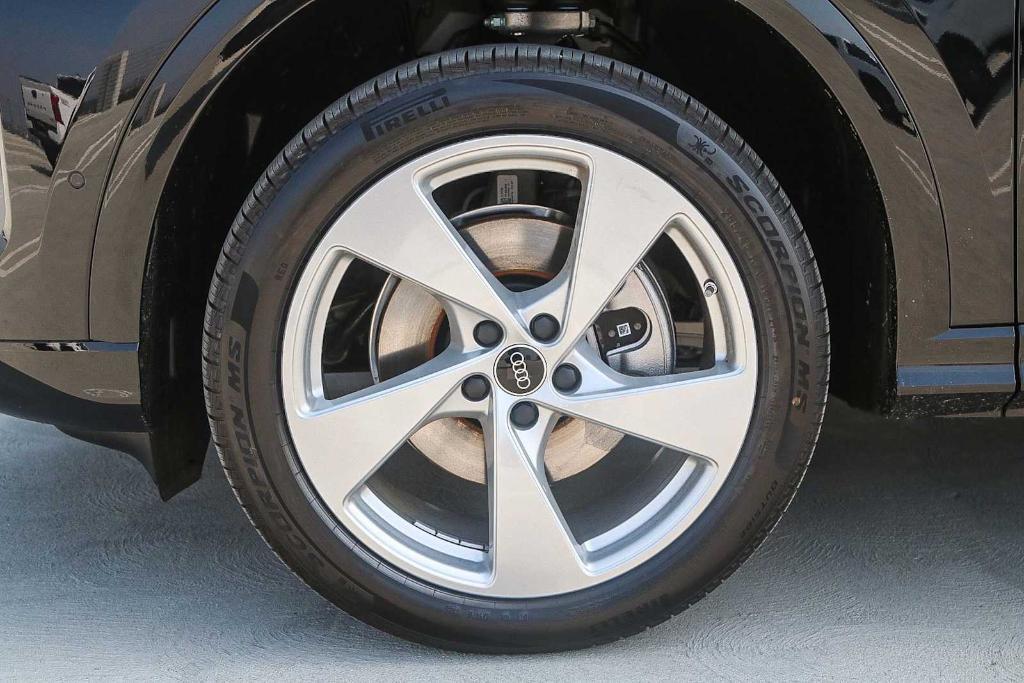 new 2025 Audi Q5 car, priced at $60,290