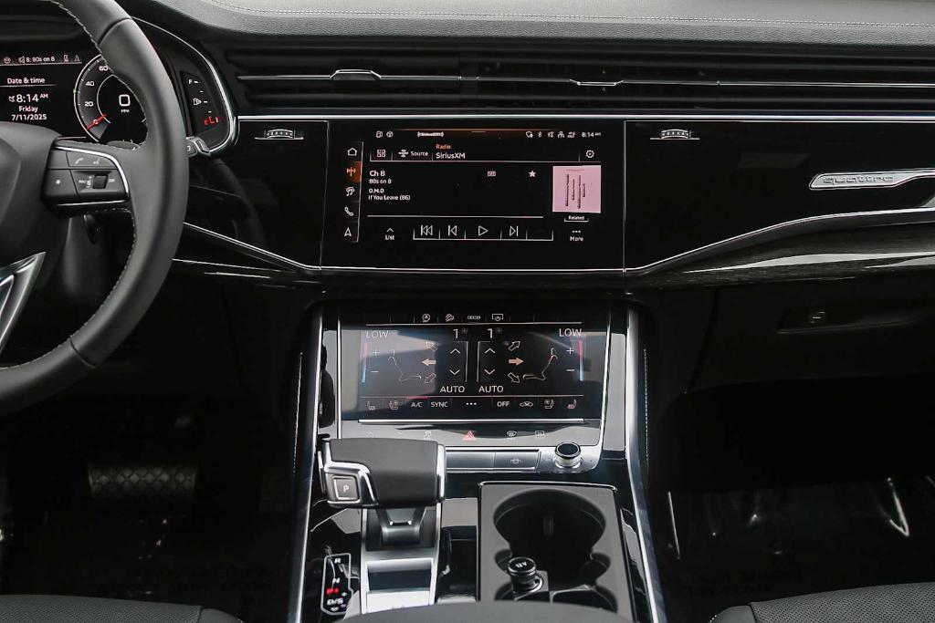 new 2025 Audi Q7 car, priced at $70,670