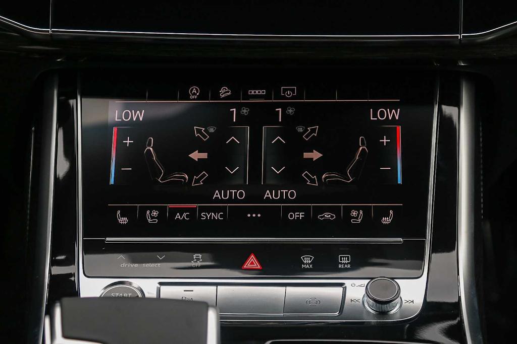 new 2025 Audi Q7 car, priced at $70,670