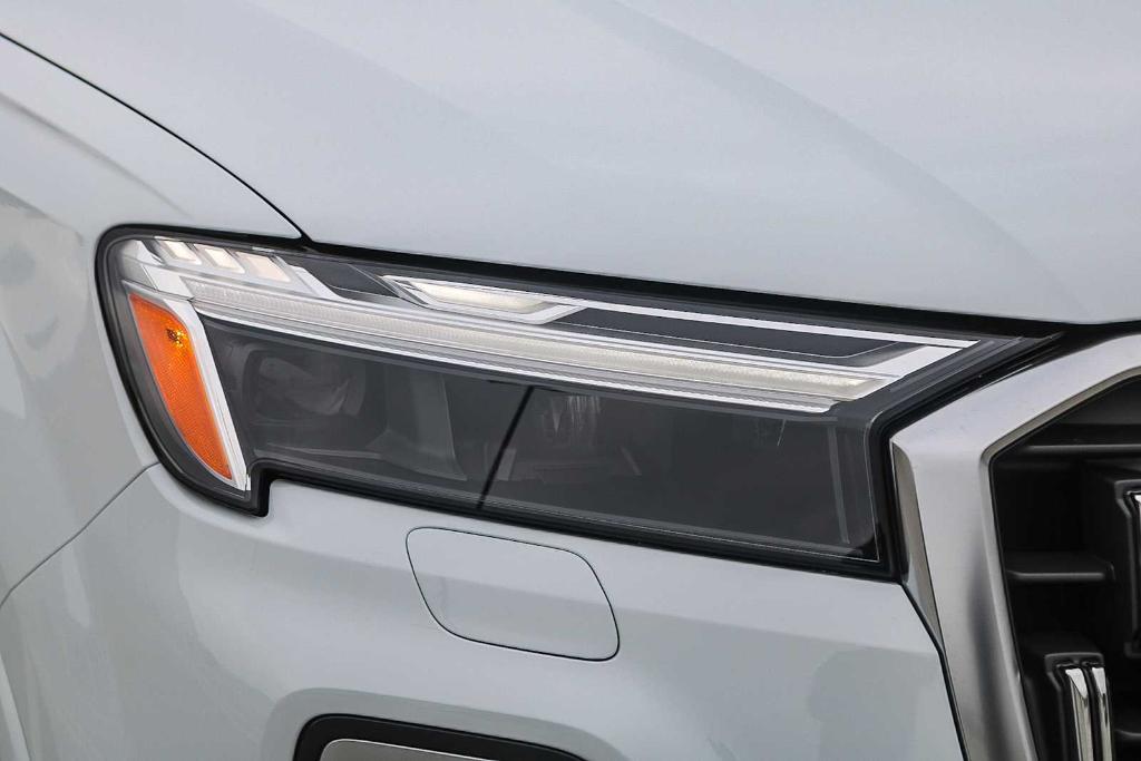 new 2025 Audi Q7 car, priced at $70,670