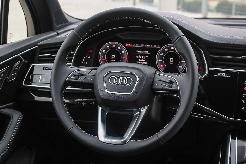 new 2025 Audi Q7 car, priced at $70,670
