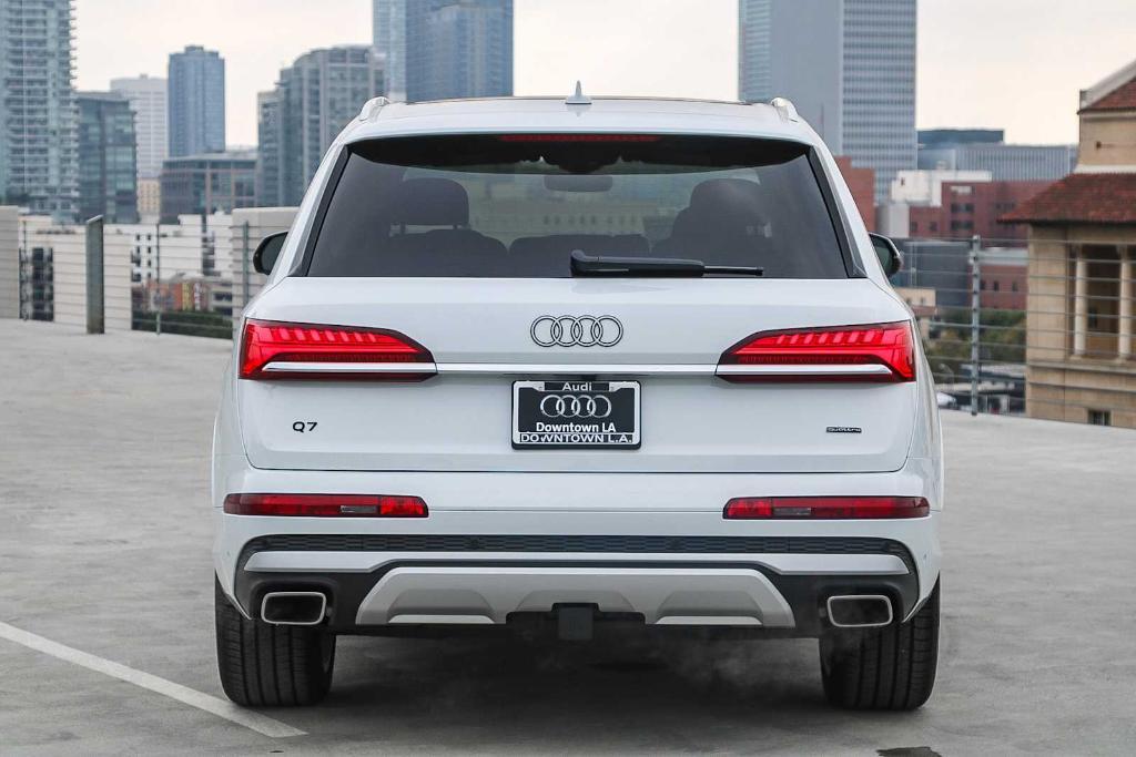 new 2025 Audi Q7 car, priced at $70,670