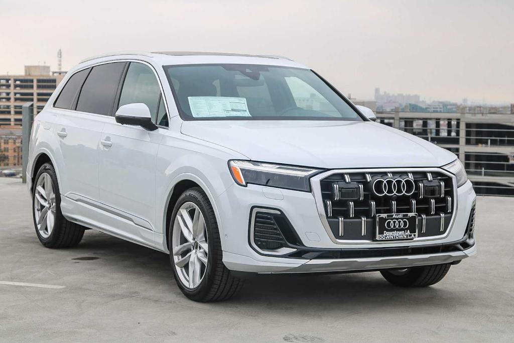 new 2025 Audi Q7 car, priced at $70,670
