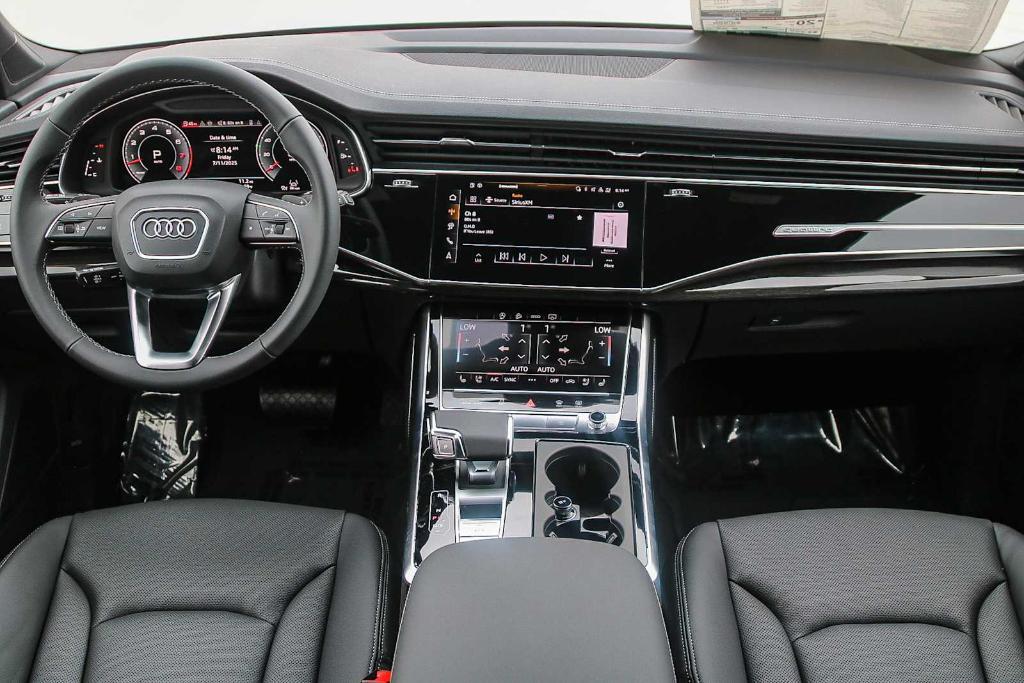 new 2025 Audi Q7 car, priced at $70,670