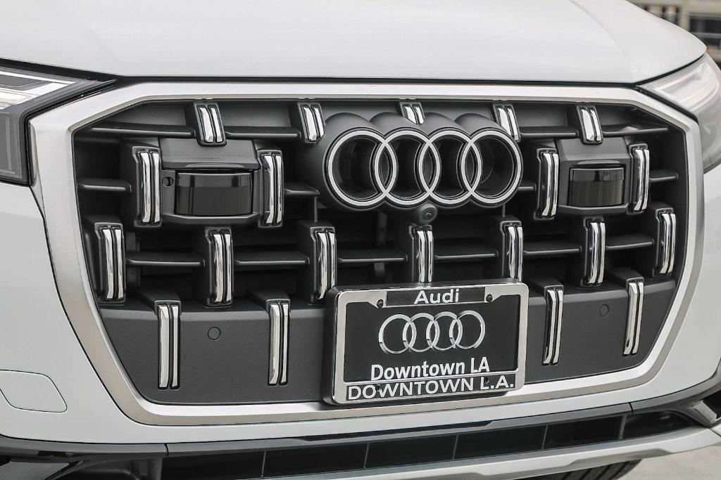 new 2025 Audi Q7 car, priced at $70,670