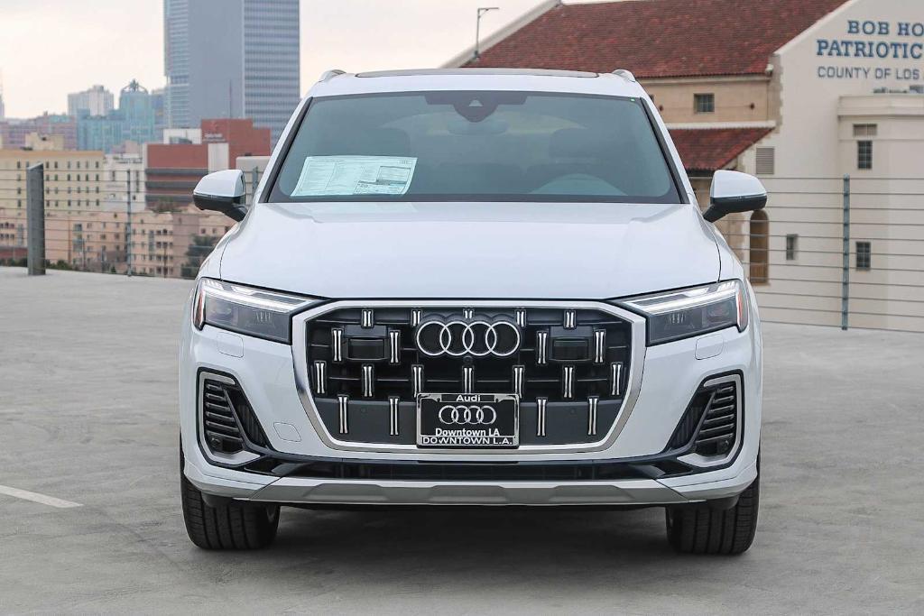 new 2025 Audi Q7 car, priced at $70,670