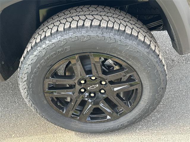 new 2025 Chevrolet Colorado car