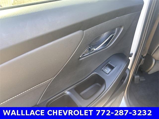 used 2023 Chevrolet Traverse car, priced at $30,985