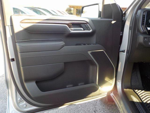 new 2025 GMC Sierra 1500 car, priced at $46,338