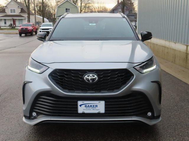 used 2023 Toyota Highlander car, priced at $39,000