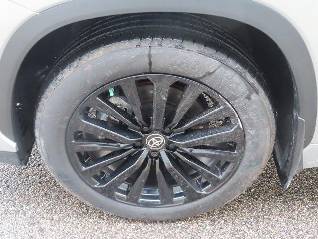 used 2023 Toyota Highlander car, priced at $39,000