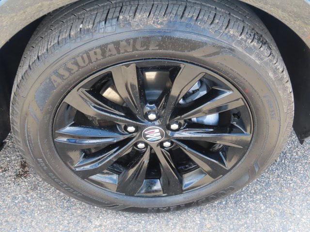 new 2025 Buick Envista car, priced at $26,007