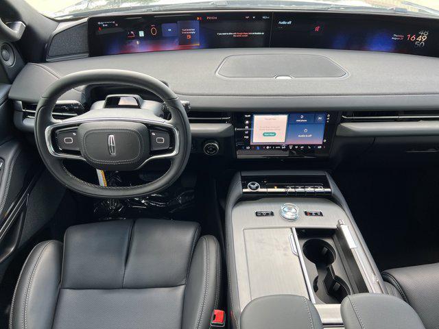 new 2025 Lincoln Navigator car, priced at $108,310