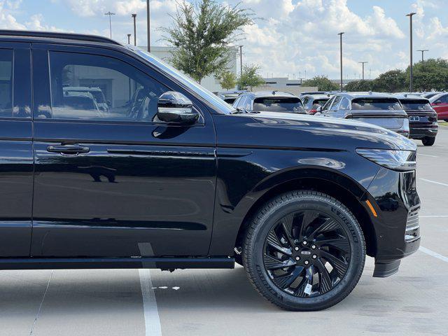 new 2025 Lincoln Navigator car, priced at $108,310