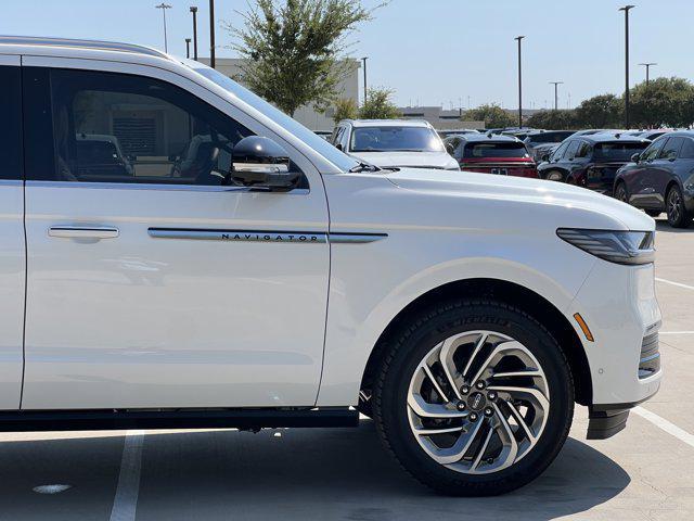 new 2025 Lincoln Navigator car, priced at $102,940