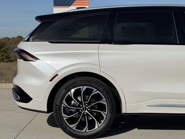 new 2025 Lincoln Nautilus car, priced at $62,355