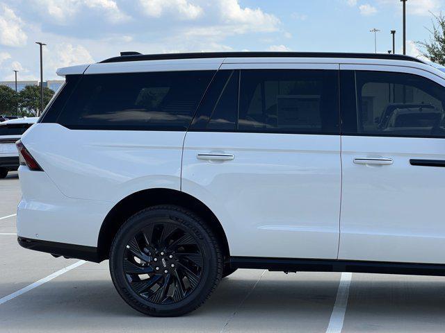new 2025 Lincoln Navigator car, priced at $104,184