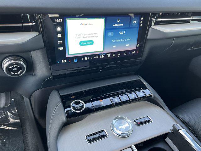 new 2025 Lincoln Navigator car, priced at $104,184